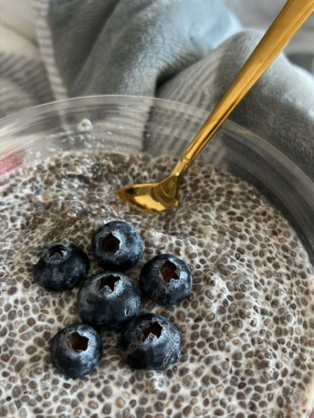 Is it safe to consume chia seeds with milk?