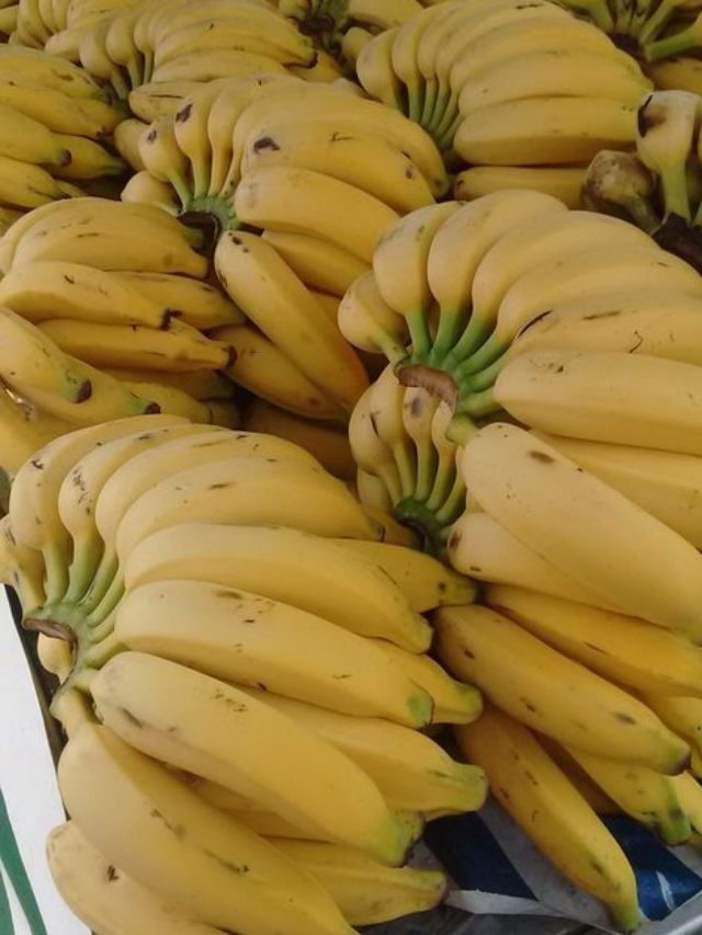 7 Tips To Keep Your Bananas From Turning Brown