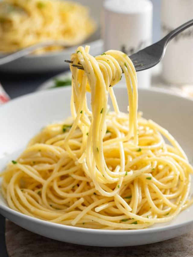 The Garlic Trick You Need To Try For More Flavorful Pasta Bowls