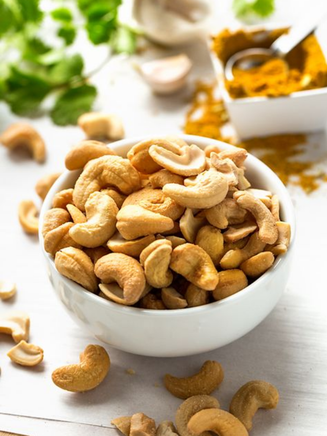 Right Ways To Consume Cashews For Maximum Benefit